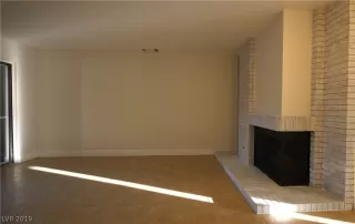 Photo #5: 2129027 Listing 