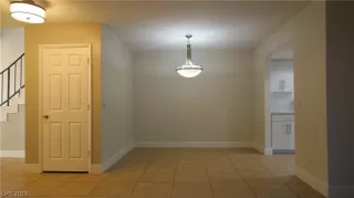 Photo #6: 2129027 Listing 