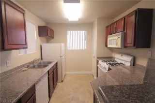 Photo #5: 2129035 Listing