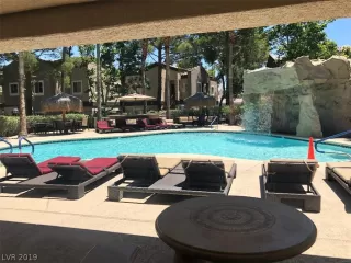 Photo #3: 2129122 Listing