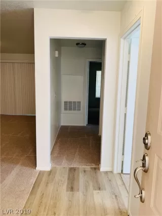 Photo #2: 2129157 Listing 