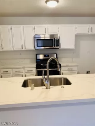 Photo #6: 2129157 Listing 