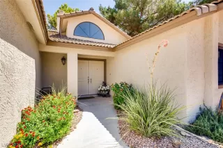 Photo #1: 2129182 Listing