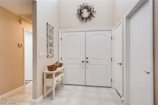 Photo #3: 2129182 Listing