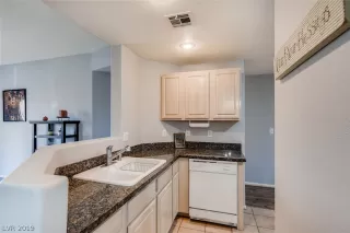 Photo #3: 2129205 Listing 