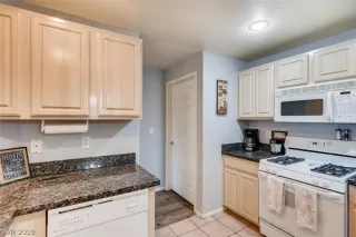 Photo #4: 2129205 Listing 