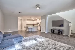 Photo #1: 2129428 Listing