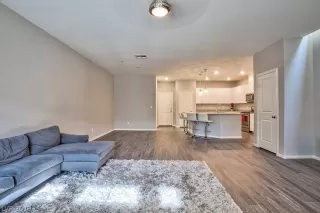 Photo #3: 2129428 Listing