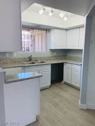 Photo #2: 2129547 Listing