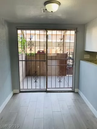 Photo #4: 2129547 Listing