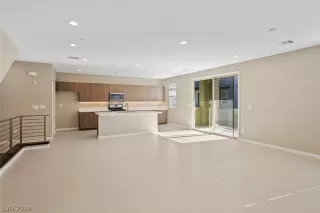 Photo #3: 2129563 Listing