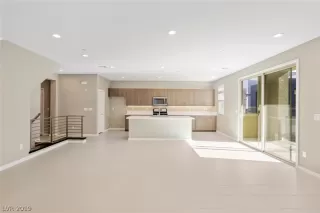 Photo #5: 2129563 Listing