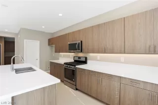 Photo #6: 2129563 Listing