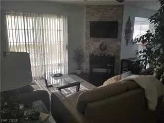 Photo #4: 2129569 Listing