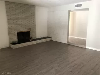 Photo #1: 2129579 Listing 