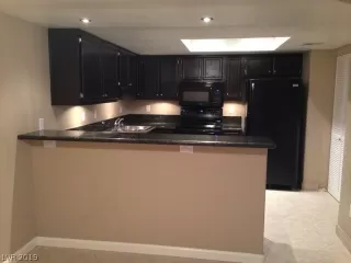 Photo #4: 2129590 Listing 