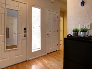 Photo #1: 2129608 Listing 