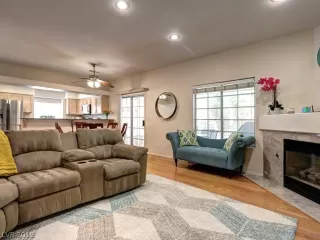 Photo #2: 2129608 Listing 