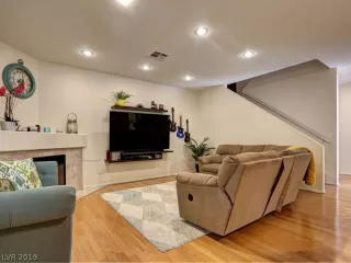 Photo #3: 2129608 Listing 