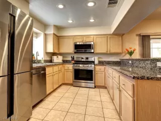 Photo #6: 2129608 Listing 