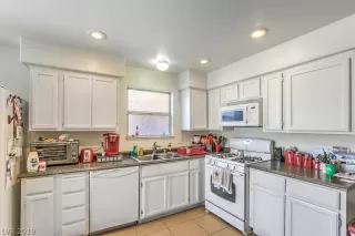 Photo #1: 2129619 Listing 