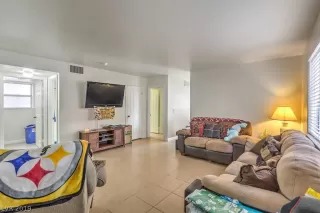 Photo #3: 2129619 Listing 