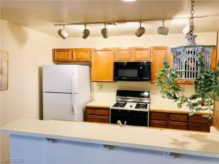 Photo #6: 2129637 Listing 