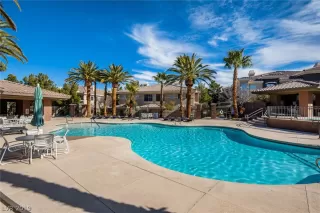 Photo #2: 2129714 Listing