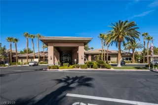 Photo #5: 2129714 Listing