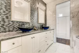 Photo #1: 2129763 Listing