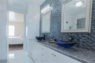 Photo #2: 2129763 Listing