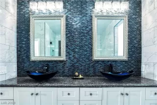 Photo #3: 2129763 Listing