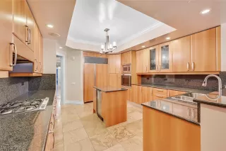 Photo #6: 2129809 Listing