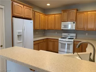 Photo #4: 2129910 Listing 