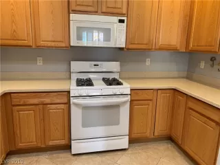 Photo #6: 2129910 Listing 