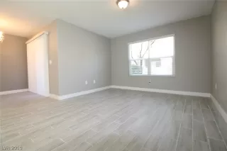 Photo #3: 2129913 Listing