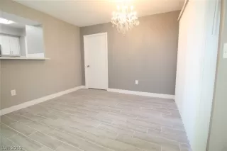 Photo #4: 2129913 Listing