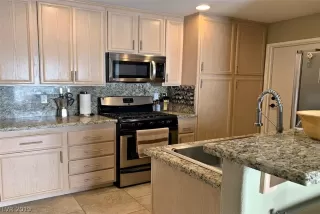 Photo #3: 2129935 Listing