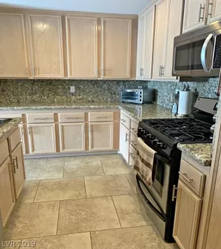 Photo #4: 2129935 Listing