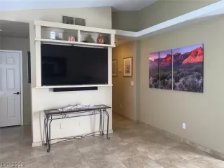 Photo #5: 2129935 Listing