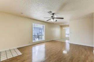 Photo #4: 2129956 Listing