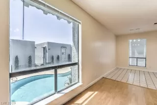 Photo #5: 2129956 Listing