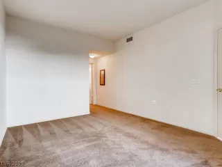 Photo #5: 2129967 Listing