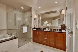 Photo #4: 2130034 Listing