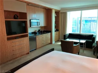 Photo #5: 2130069 Listing 