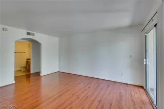 Photo #5: 2130105 Listing