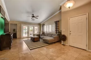 Photo #6: 2130147 Listing