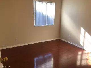 Photo #5: 2130152 Listing 