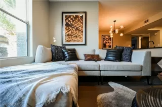 Photo #5: 2130268 Listing 