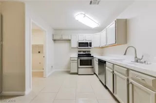 Photo #4: 2130292 Listing